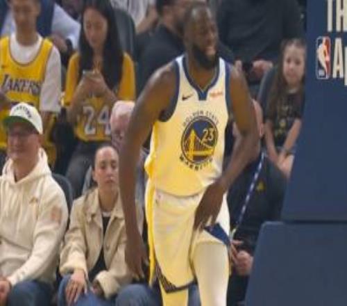 詹姆斯突破途中疑似頂?shù)搅恕靶∽穳簟?！追夢捂襠有些不適