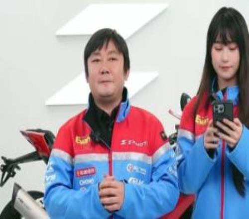 1分鐘拍到封頂價！張雪機車拍賣奪冠復(fù)刻車，最終成交價500萬元！