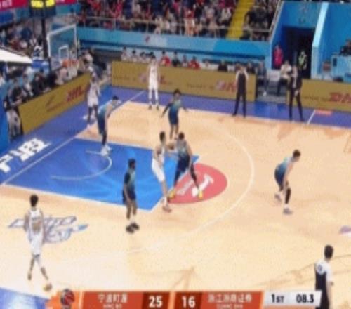 久違了！小巴里布朗三分弧頂三分穿針打中個人復(fù)出首球