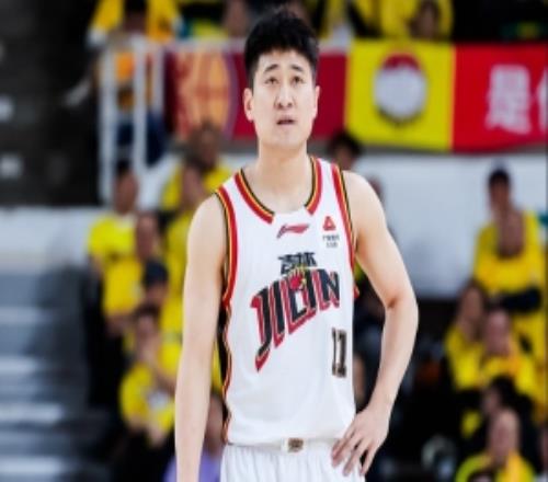 沒手感！姜偉澤三分7中1僅得到7分4助出現(xiàn)5失誤&正負(fù)值28最低