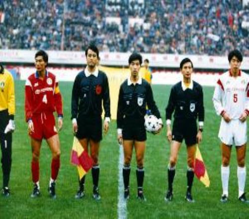 博主：陸俊是首位執(zhí)法男足世界杯的中國裁判，02年執(zhí)哨2場小組賽