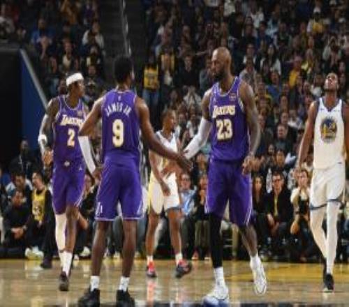 創(chuàng)紀(jì)錄！布朗尼分球詹姆斯完成扣籃NBA歷史首現(xiàn)兒子助攻父親得分