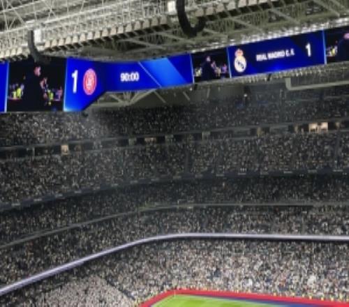 記者：伯納烏球迷對(duì)比賽判罰不滿，現(xiàn)場(chǎng)高喊“足協(xié)腐敗”