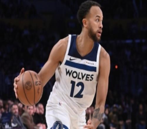 不一樣的節(jié)奏！李凱爾半場(chǎng)7中5砍下12分4板2助1斷拼下2前場(chǎng)板