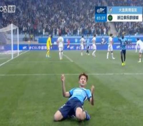 4分钟2球！毛伟杰扣过防守冷静兜射破门，大连英博30领先浙江
