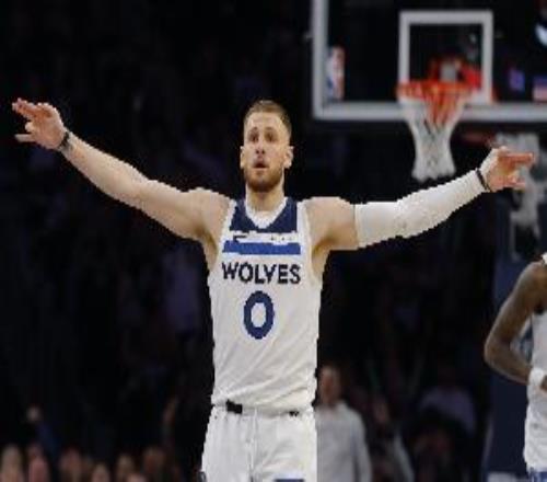 還不錯！迪文岑佐12中6&三分8中3拿到18分4板2助1斷2帽