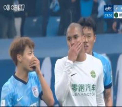 已老實李鎮(zhèn)全昨日因辱罵被禁2場罰2萬，當(dāng)晚中超球員捂嘴交流