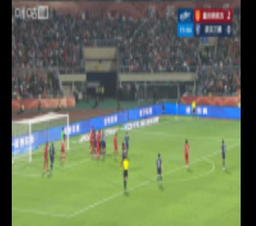 三鎮(zhèn)扳回一球！紹爾開出角球，卡迪斯高高躍起頭球破門