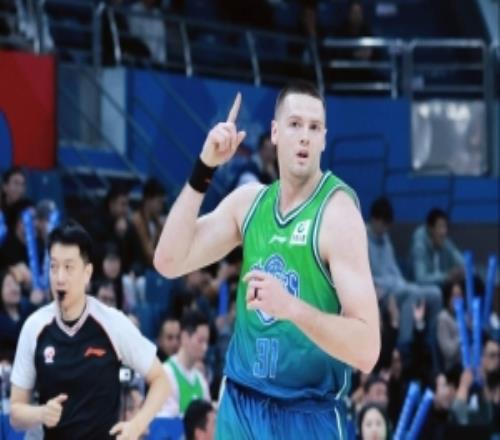 兩雙到手！大衛詹姆斯14中7拿20分14板2斷1帽正負值+21