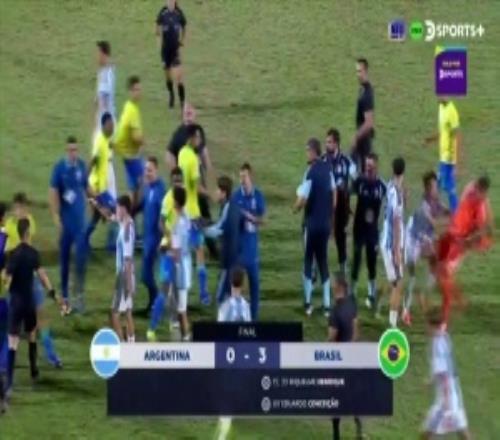 阿根廷U17以03慘敗巴西巴西球員指控歧視+賽后挑釁雙方爆沖突