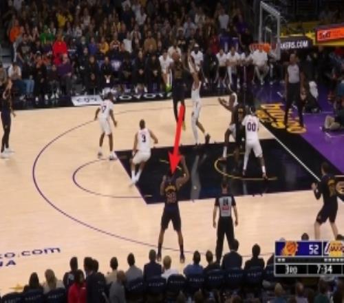 太極限了！詹姆斯背打翻身看到空檔妙傳八村塁壓哨三分！