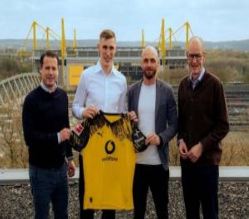 他留下！官方：多特與施洛特貝克續(xù)約至2031年，據(jù)悉年薪1000萬歐