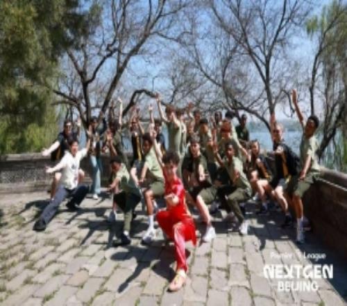 英超青年杯休賽日，阿森納、維拉、狼隊小球員游頤和園學(xué)中國功夫