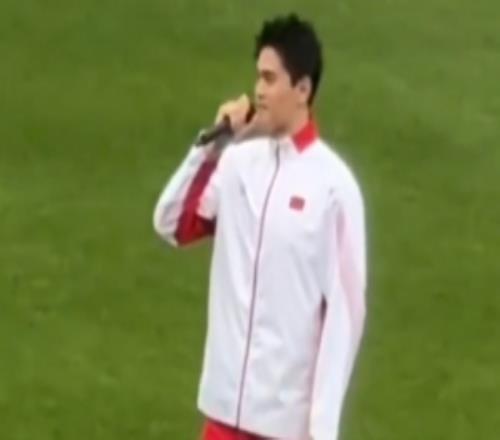 孫楊現身杭州，為吳越杯杭州主場比賽開球