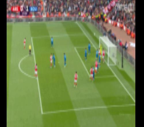 差点扳平！赖斯开出角球，哈弗茨头球稍稍高出横梁