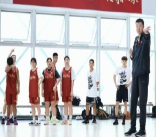 中國籃球名人堂公益訓練課王治郅&巴特爾&吳慶龍以經驗傳承熱愛