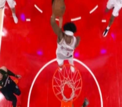 不跟你講道理！阿門反擊頂開(kāi)迪文岑佐噌的一下起飛單臂劈扣！