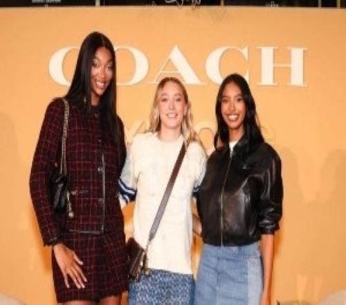 娜塔莉亞布萊恩特曬工作照！作為主持人參與佩奇&里斯訪談節(jié)目