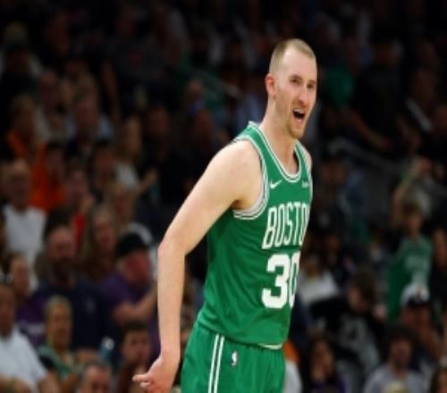 三分神射手！豪澤三節(jié)時間三分12中8射落全隊最高24分另有6板4助