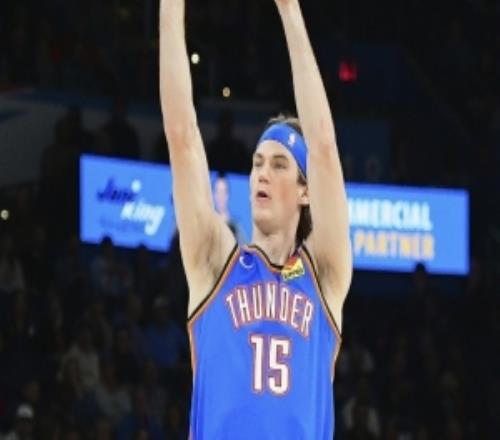 扛起大旗！卡爾森18中8&三分10中3拿23分12板兩雙得分球隊(duì)最高