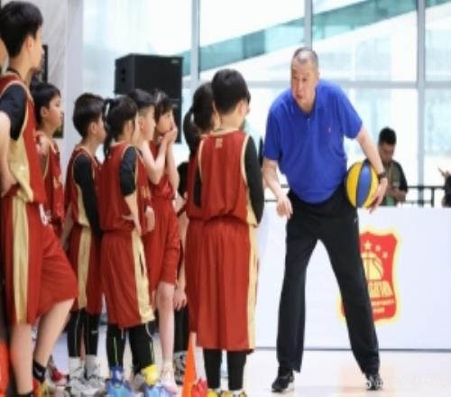 媒體人：男籃96黃金一代成功的原因除了天賦外他們訓(xùn)練足夠刻苦