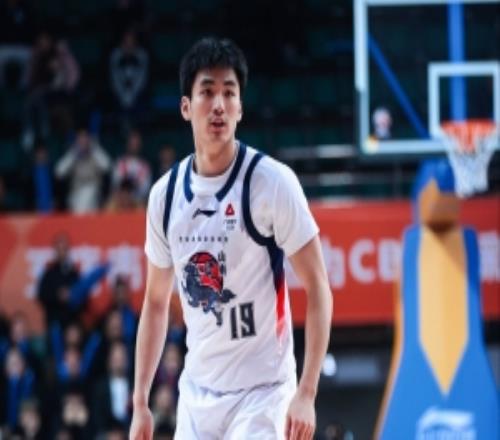 媒體人：于德豪膝關(guān)節(jié)的問題很多拖到如今手術(shù)已是唯一治療方案