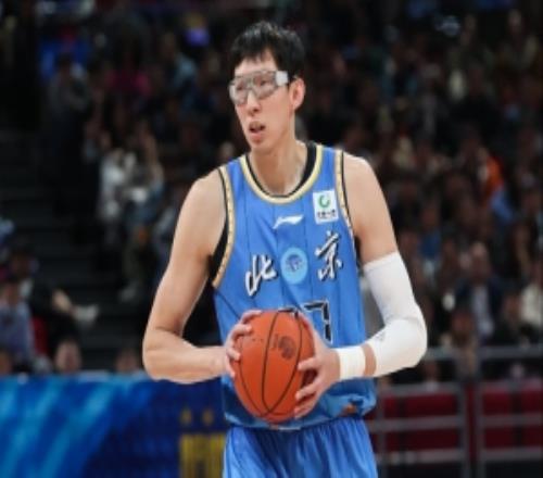 乏善可陈！周琦被王哲林压制全场7中5拿12分8板