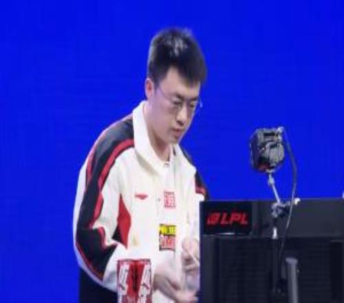 媒体人：小虎这两把，有种老年人玩什么看着都很心酸的感觉