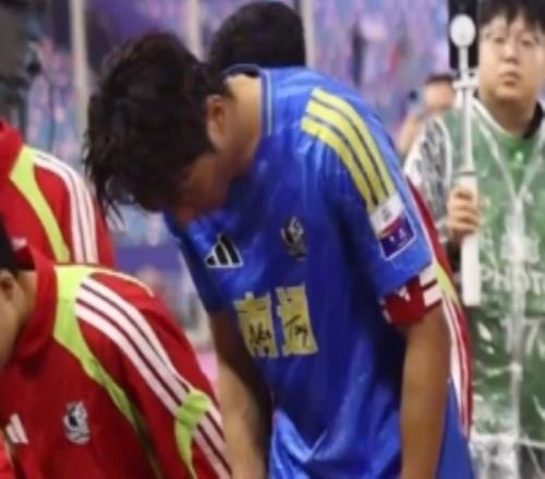 蘇超首輪03不敵常州隊，南通隊球員賽后鞠躬向球迷致歉