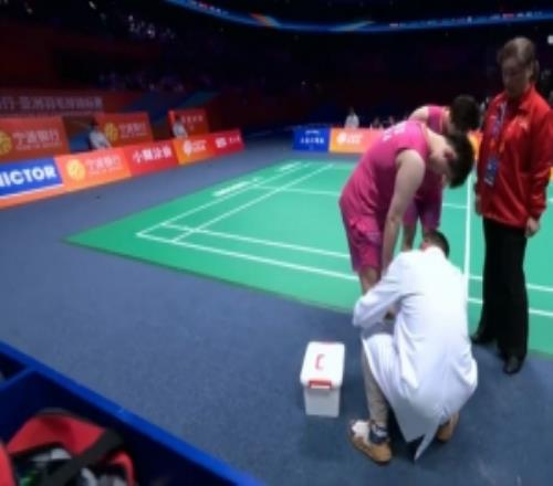 羽毛球亞錦賽女雙決賽劉圣書譚寧因傷退賽，李怡婧羅徐敏奪冠