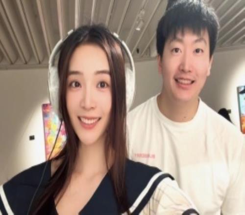 LPL女主持余霜曬照：Babymoon！是三倍快樂的夏天呀！