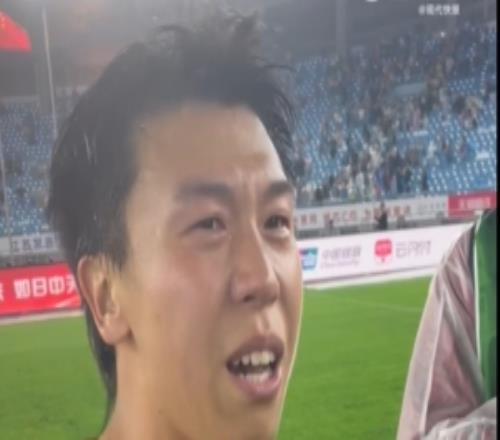 令人動容！王宏宇賽后哽咽：進球送給我父親，他上個月剛剛離世