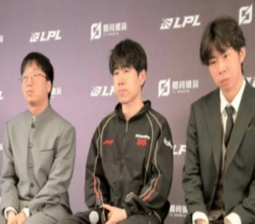 Tabe教練：今天對(duì)陣TES的比賽，能夠帶給我們很多積極的部分