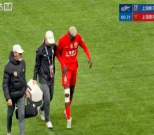 難...海港連傷3人，克勞德大腿內(nèi)側(cè)拉傷也被換下，武磊替補(bǔ)登場