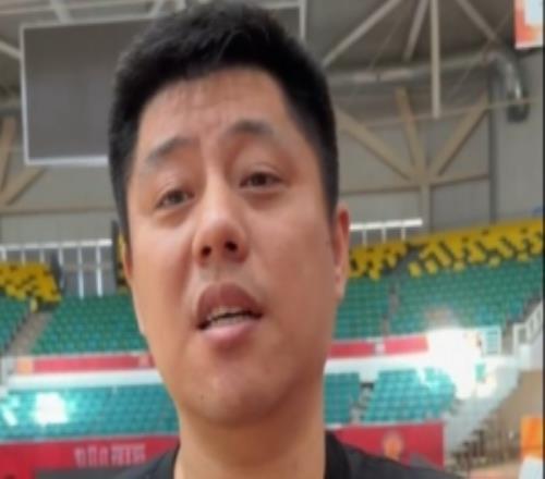 潘江：戰(zhàn)績下滑我負(fù)主要責(zé)任外援不在一個(gè)節(jié)奏點(diǎn)上多人帶傷出戰(zhàn)