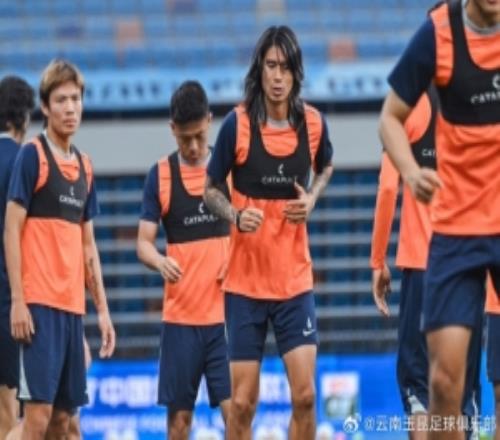 深圳新鵬城vs云南玉昆賽前官訓(xùn)圖集