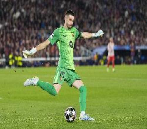 世體：考察霍安加西亞表現(xiàn)，西班牙國(guó)家隊(duì)門將教練出現(xiàn)在諾坎普