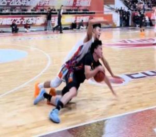 冤家路窄！华大狂胜厦大39分周鲁男&林晨耀场下继续针锋相对