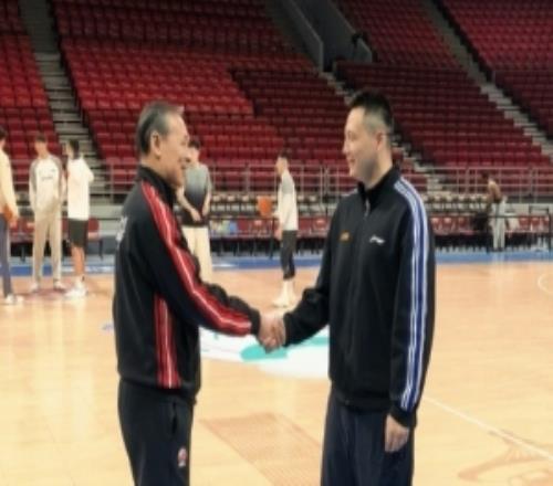 許利民和盧偉寒暄：你們現(xiàn)在太猛了拿第一了啊