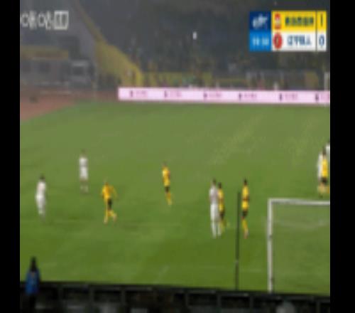 丁海峰飛踹對手背部，讓人想到施連志飛踹高峰