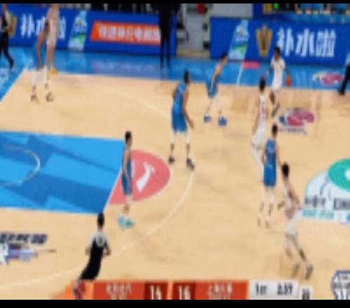 一夫当关！麦基镇守篮下送王哲林遮天大帽