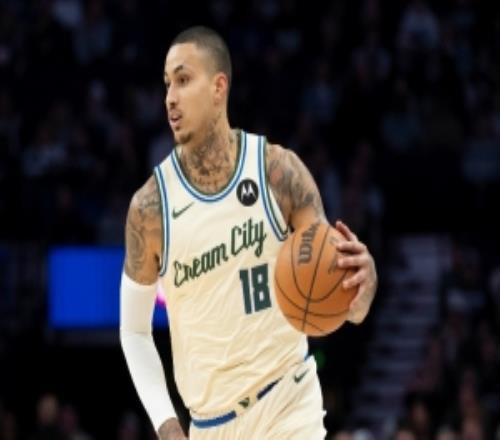 就此沉淪庫(kù)茲馬本賽季場(chǎng)均13分4.5板2.7助三分命中率34.7%