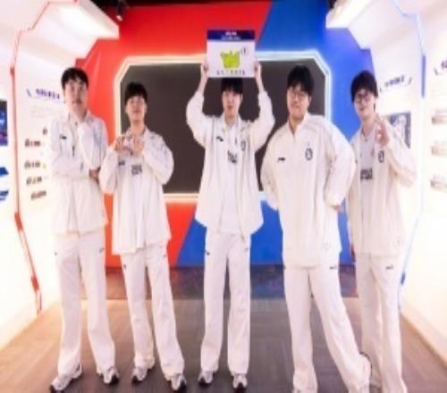 準備回歸！Rookie疑似在和iG隊友訓練賽新人中單Renard深夜一人Rank