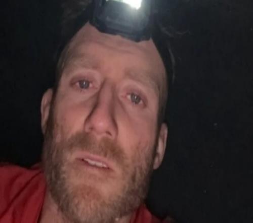 恐怖片開(kāi)場(chǎng)許爾勒曬洞穴探險(xiǎn)照：凝視深淵找到了怪物，它美極了