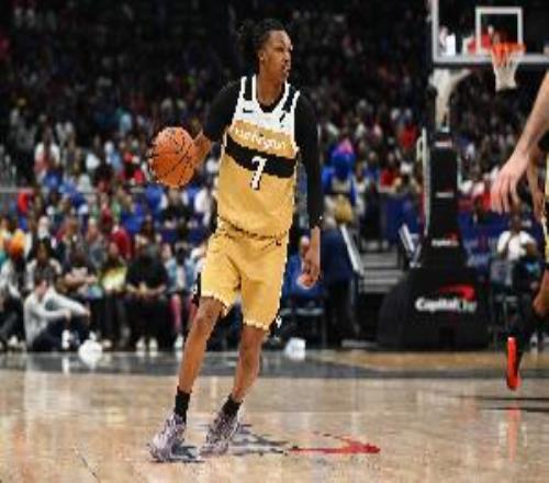 有鐵人潛質(zhì)！二年級球員卡林頓連續(xù)兩個賽季82場全勤！