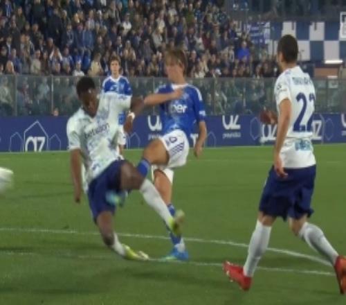 斯特拉馬喬尼：博尼的動(dòng)作就是為了避免肢體接觸，這給點(diǎn)球太離譜