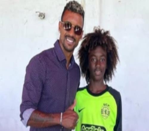 曼聯(lián)名宿納尼曬照，慶祝17歲侄子簽約葡萄牙體育