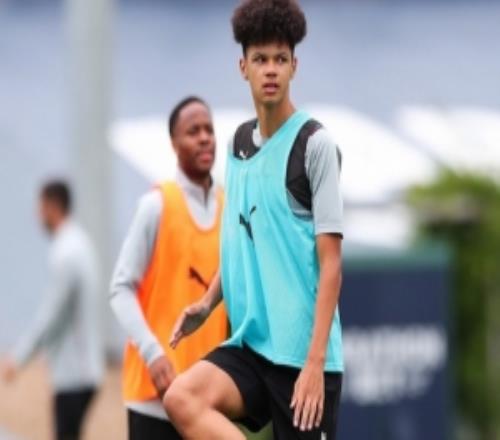 藍(lán)月毀滅菇！奧賴?yán)鲎月亲约仪嘤?xùn)，身價700萬5000萬僅用1年