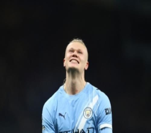 兩項(xiàng)數(shù)據(jù)掛零，哈蘭德上半場在切爾西禁區(qū)內(nèi)沒有射門或觸球