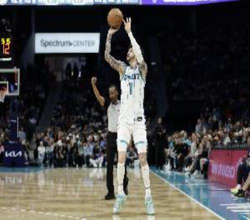 搶克尼佩爾三分王鮑爾半場出手全部在外線9中4砍12分5籃板5助攻